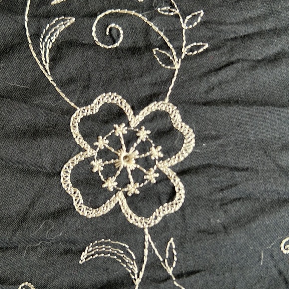 Anna Sui Scraf - Picture 3 of 4